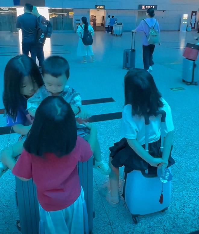 ：家庭背景曝光哥嫌她无理取闹回应pg电子入口福建4娃妈拒补票后续(图3)